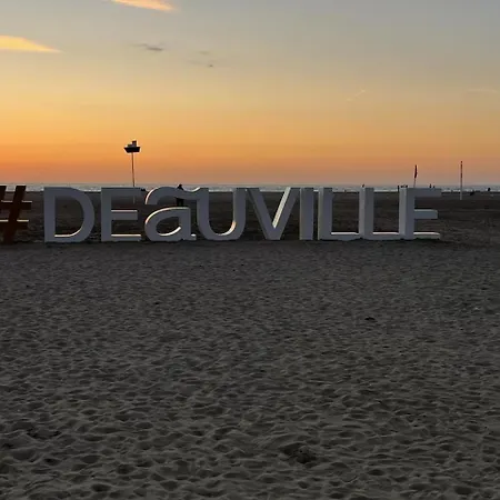 Vue Port Centre * Deauville